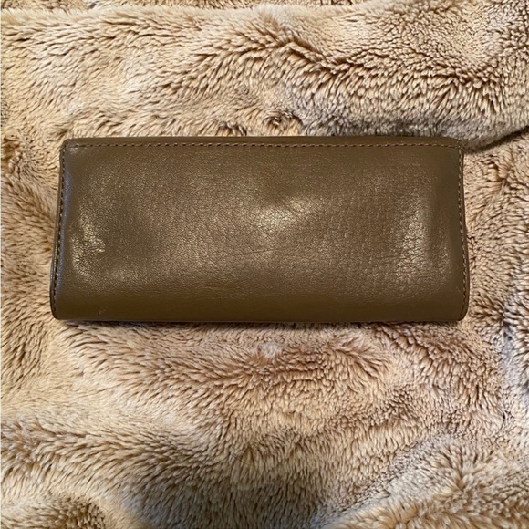 Michael Kors taupe wallet - Picture 2 of 5